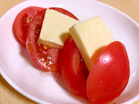 ベビーチーズで作る⭐簡単カプレーゼ風トマトサラダ